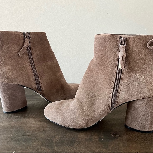 Tahari Taupe Gray Suede Bootie - Size 7.5 - Picture 5 of 8